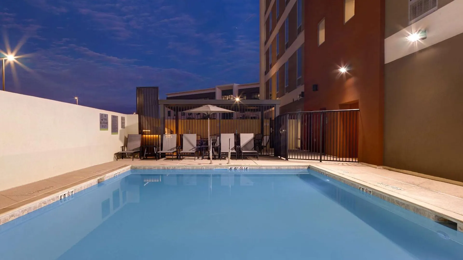 Отель Home2 Suites By Hilton Las Vegas Southwest I-215 Curve